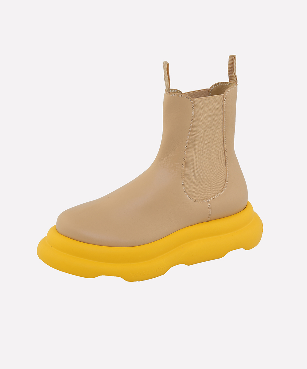 a-w-a-k-e-ariana-chelsea-boots-al-othman-fashion-alothman-fashion